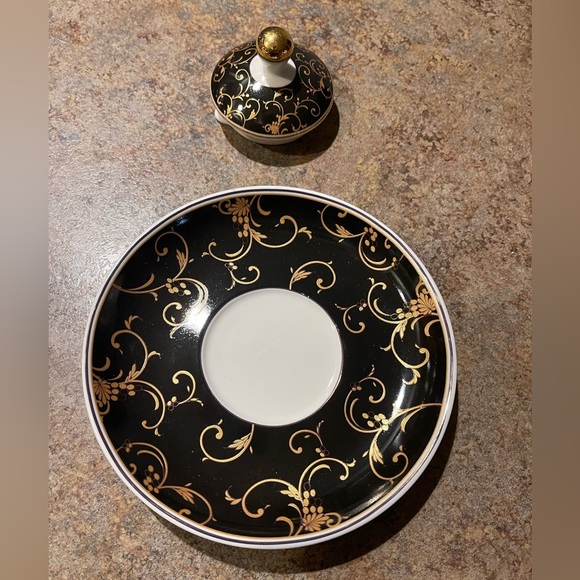 Vintage Porcelain Teapot/cup Set - Picture 5 of 6